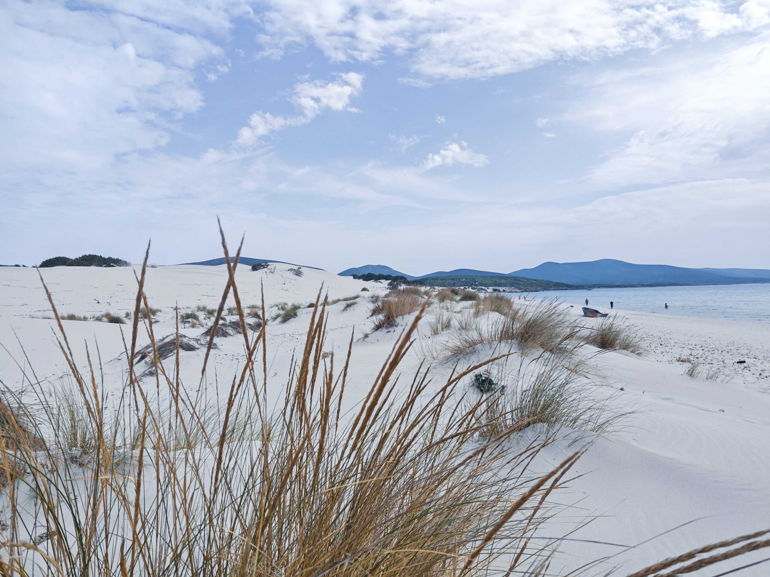 Ein Blick auf die Dünen von Piscinas und die traumhafte Südküste Sardiniens