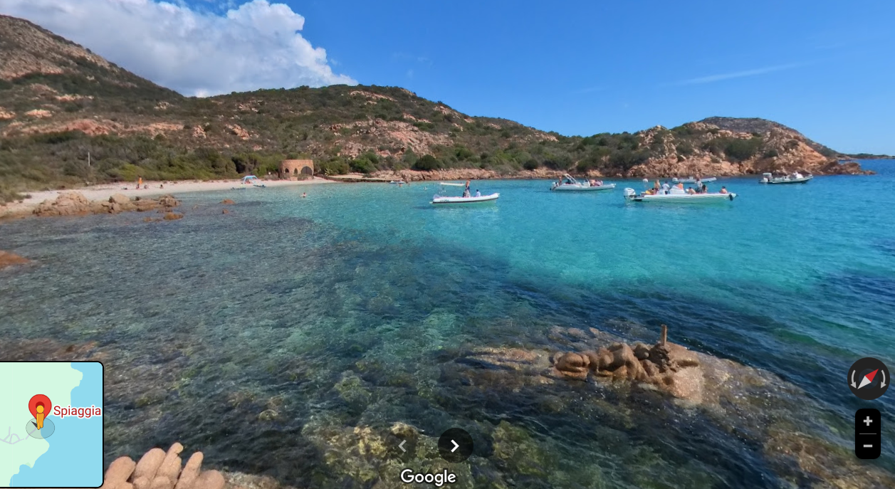 Google Maps View auf türkisblaues Meer in der ruhigen Bucht des Spiaggia del Dottore
