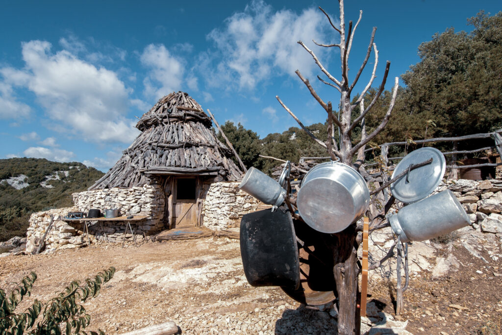 Sardische Hirtenhütte im Gebirge Sardiniens, das Su Pinnettu